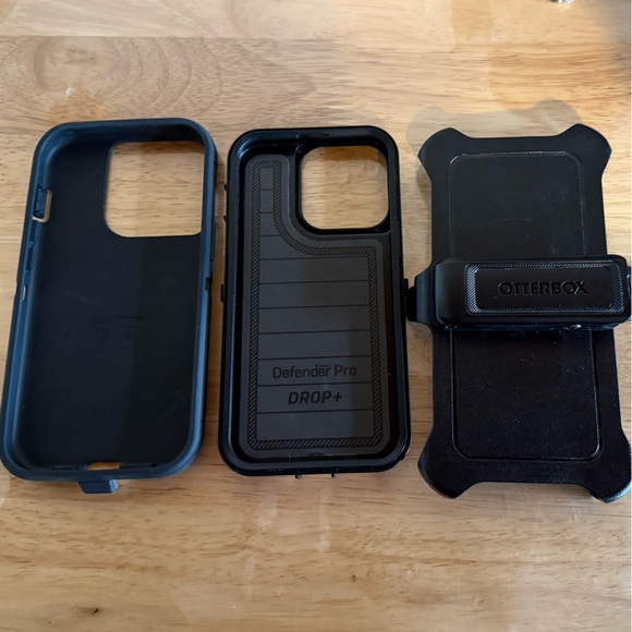 iPhone 13 Pro Defender Series Case Otterbox - Picture 8 of 8